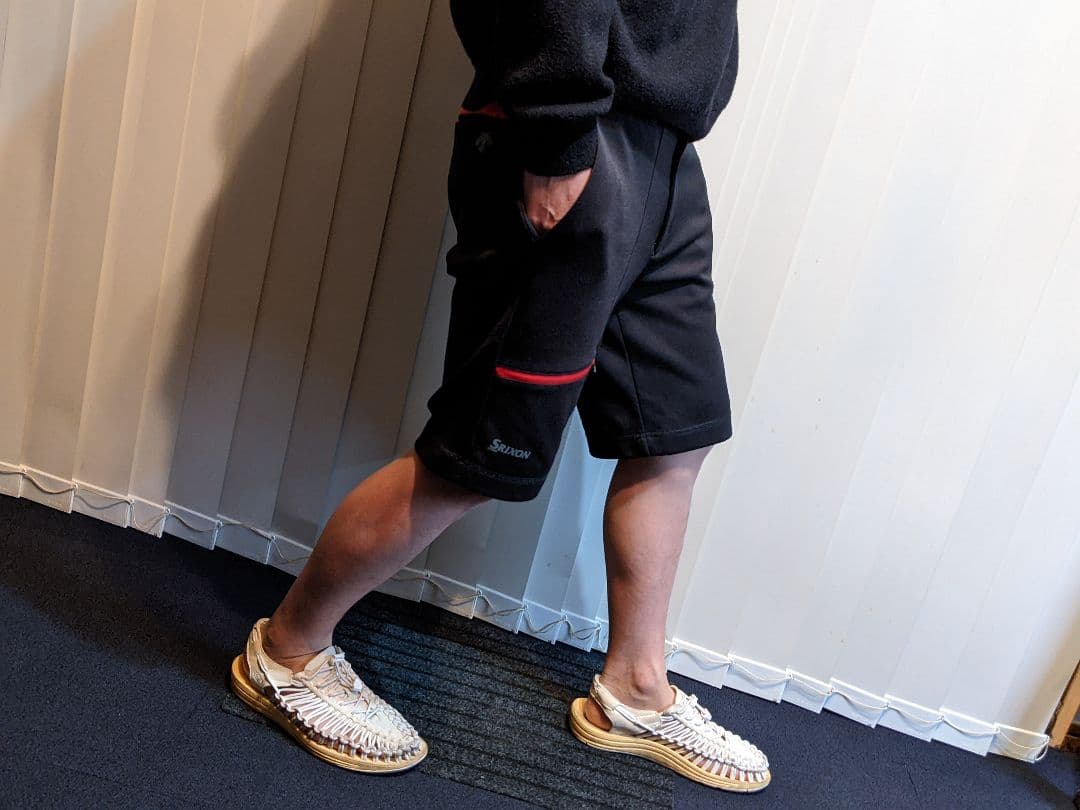スリクソン by デサント　スウェット　ショートパンツ　ハーフパンツ　ゴルフ　黒