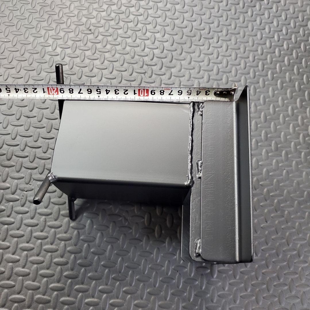 コンパクトハンドメイドのロケットストーブ