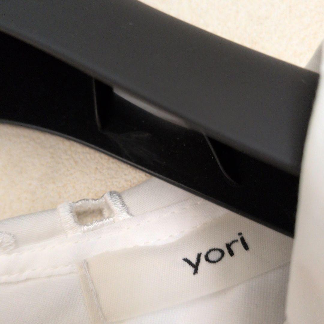 yori より　スカラップブラウス　ホワイト