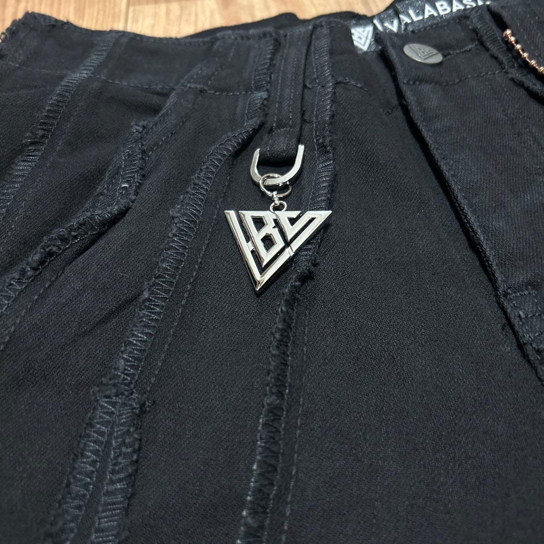 valabasas【新品未使用】クラッシュフレアデニム 32 バラバサス