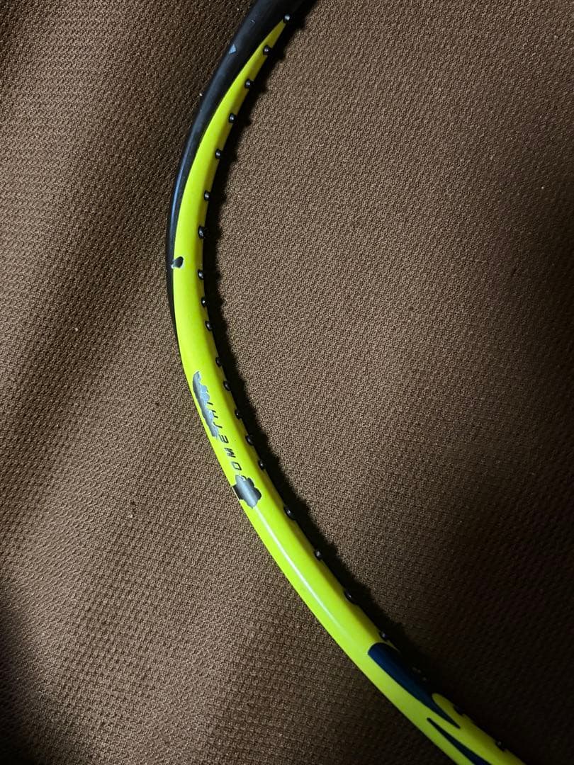 バドミントンラケット 青と黄のグラデーション