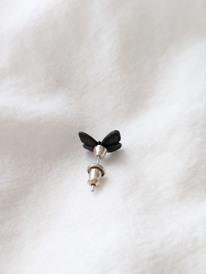 e.m. 　黒蝶々モチーフ　シルバーピアス