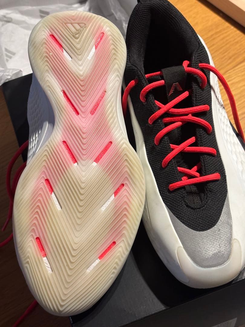adidas バスケットボールシューズ