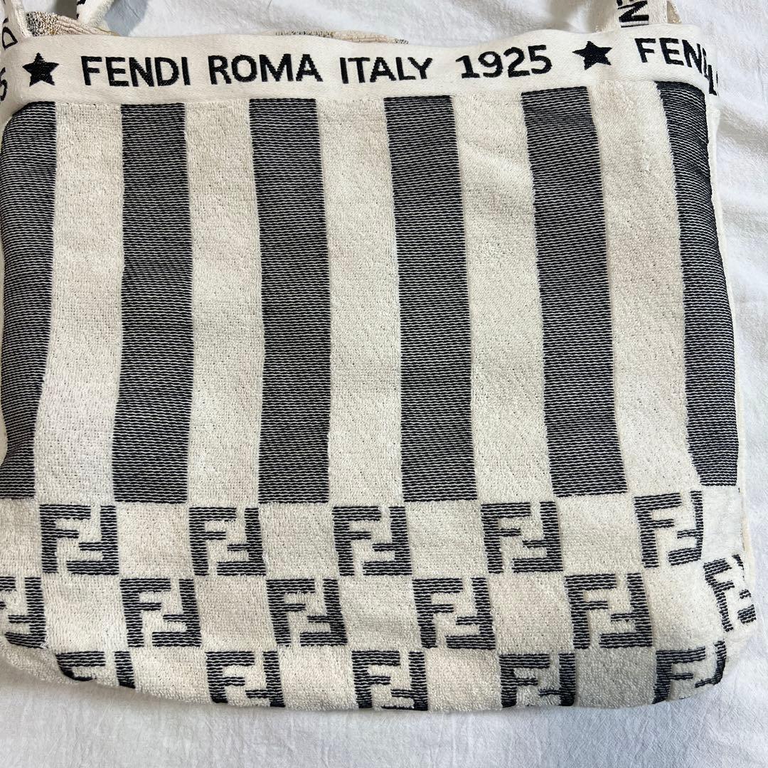 フェンディ　FENDI　ビーチタオル　BEACH TOWEL【中古品】