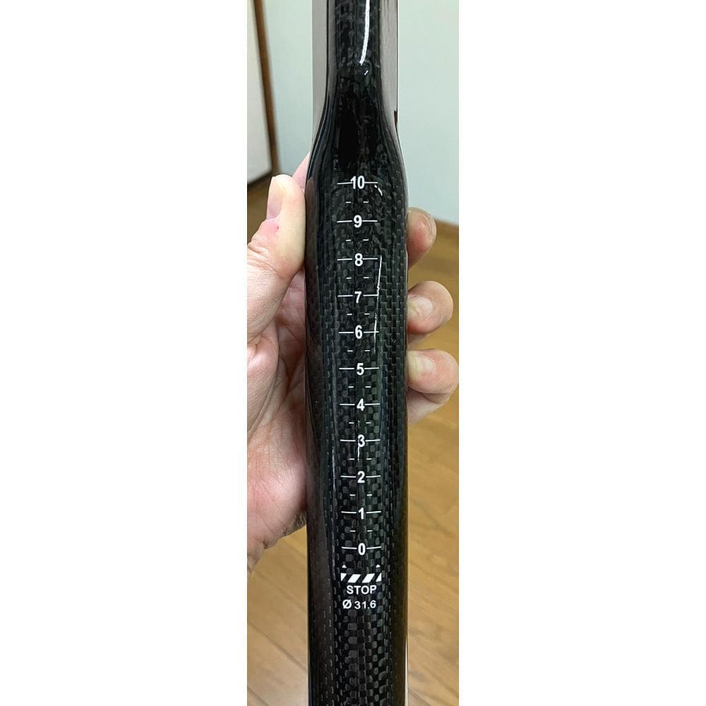 カーボン製エアロ形状シートポスト／径31.6mm／長約360mm／自転車用