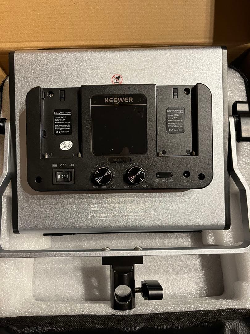 NEEWER 528 LEDライト 調光機能付き