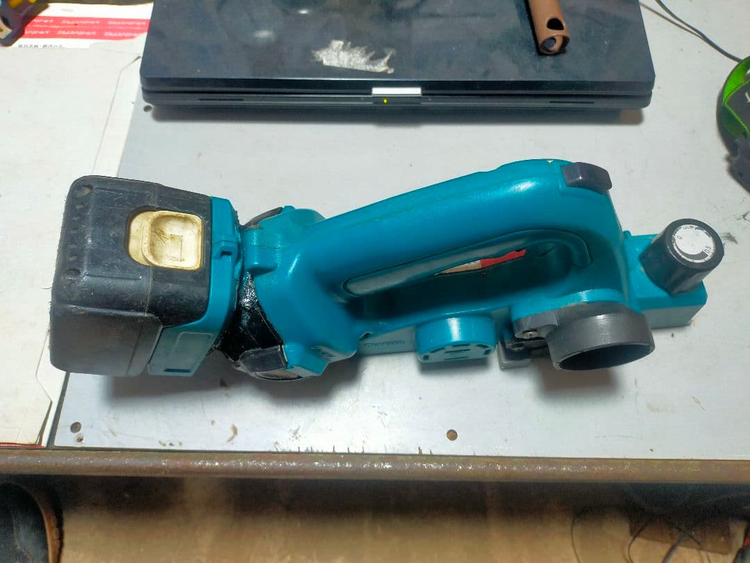 マキタ　Ni-Cd12v電池使用工具用リチウムイオン電池アダプター