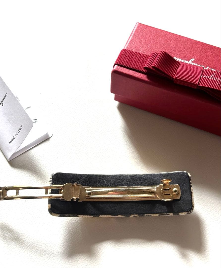 Salvatore Ferragamo　フェラガモ　バレッタ ガンチーニ