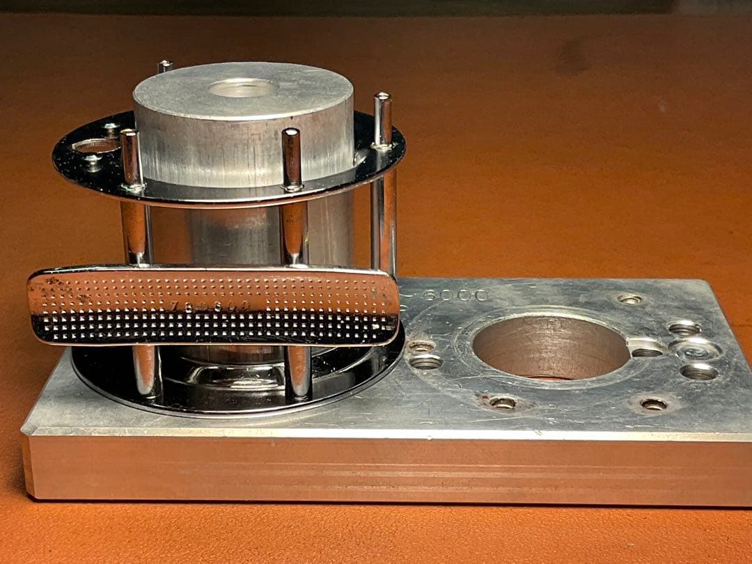 ABU アンバサダー 5500 メンテ済 フレーム修正済 チェリーレッド