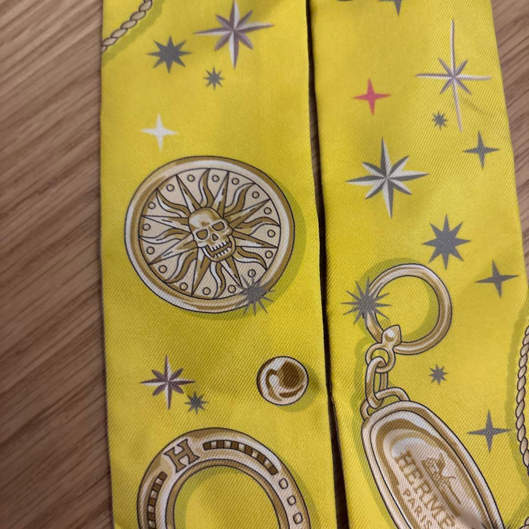 HERMES エルメス　ツイリー　シルクスカーフ グレーとイエロー