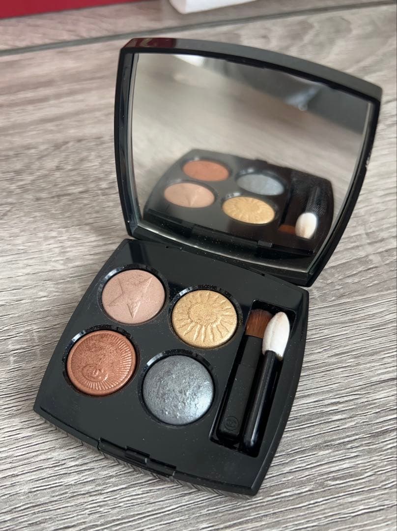 CHANEL レキャトルオンブルブトン229ステレール　アイシャドウ