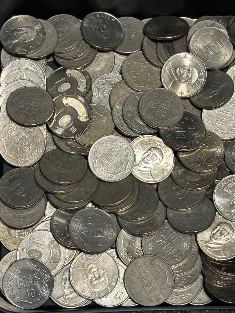 た*)様 台湾　10ドル硬貨　旧硬貨　記念硬貨など　まとめて　約340枚　外国コ