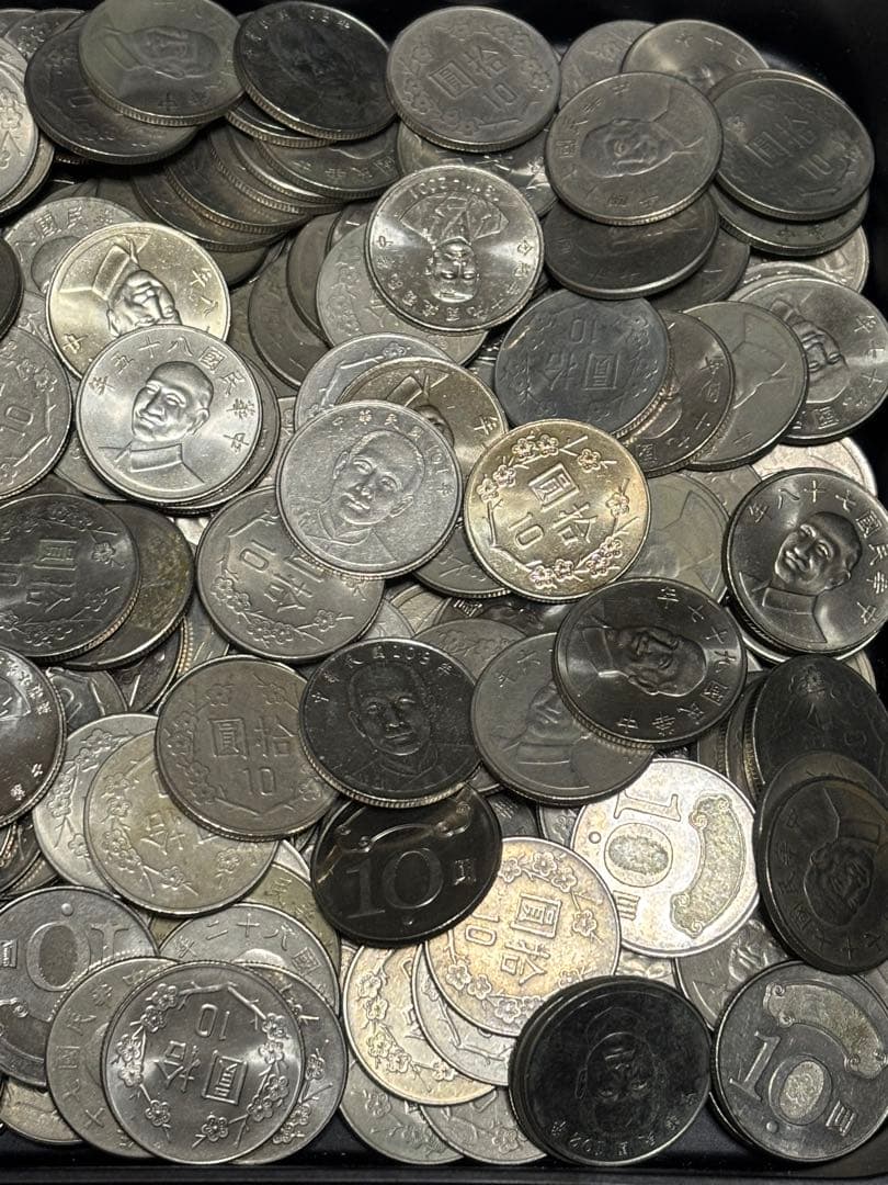 た*)様 台湾　10ドル硬貨　旧硬貨　記念硬貨など　まとめて　約340枚　外国コ