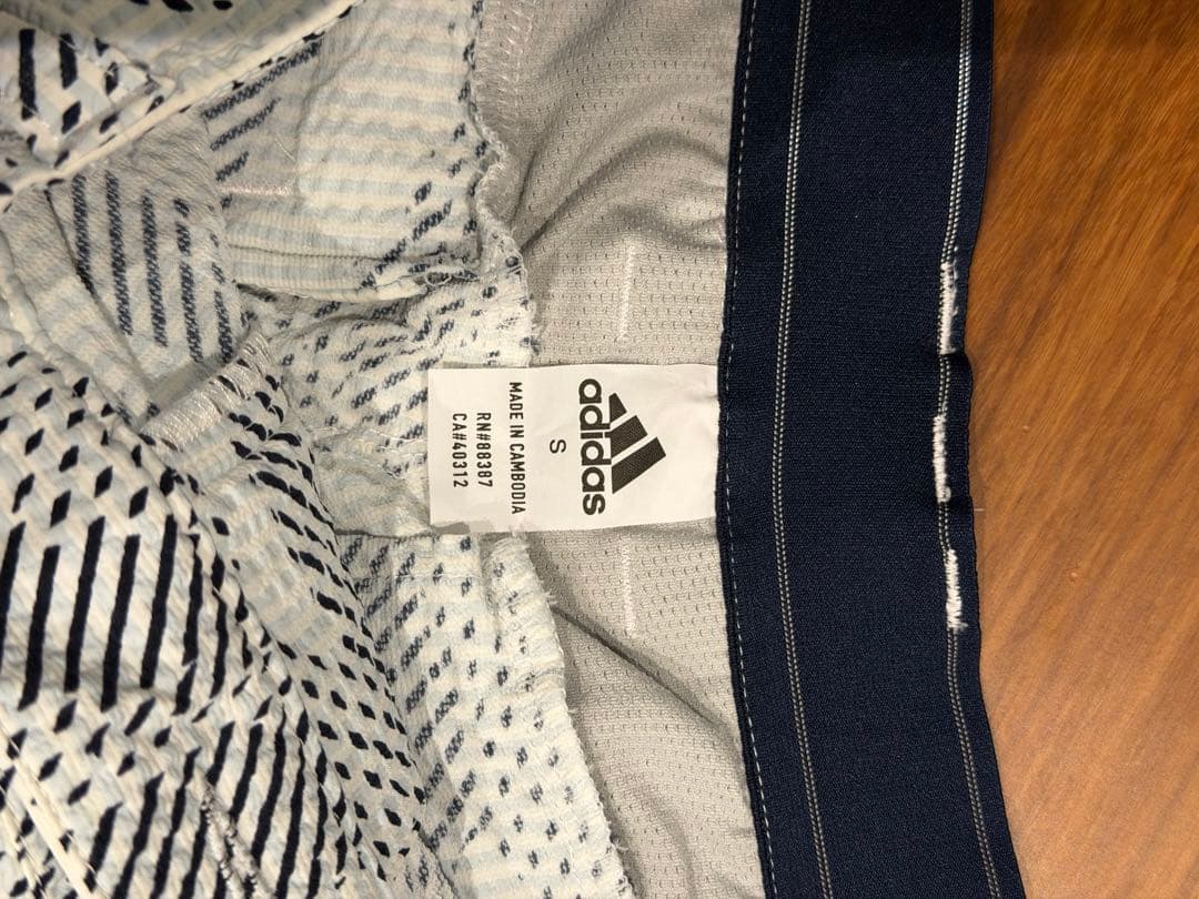 adidas セットアップ ポロシャツ カモパターン 半袖ウーブンサッカーシャツ