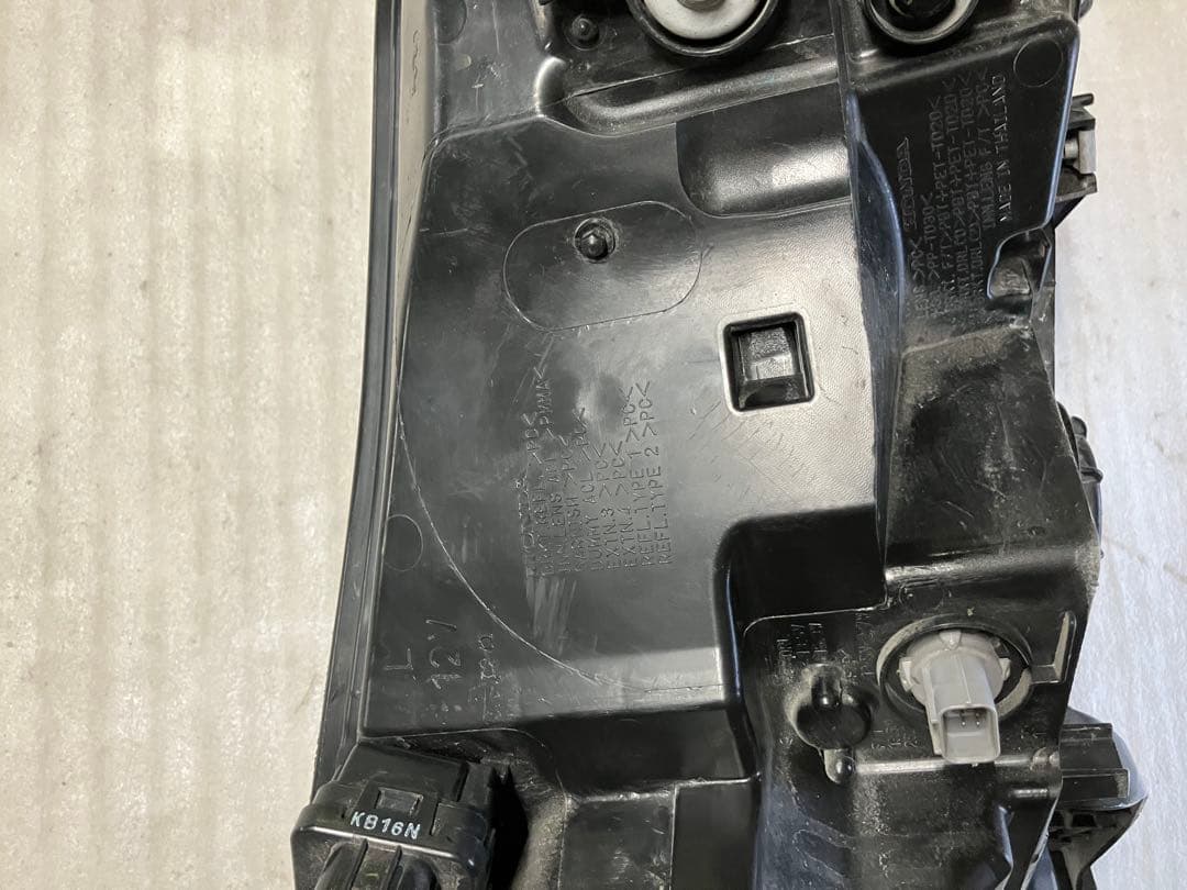 中古品　ホンダ　CR-V LEDヘッドライト　STANREY W4744