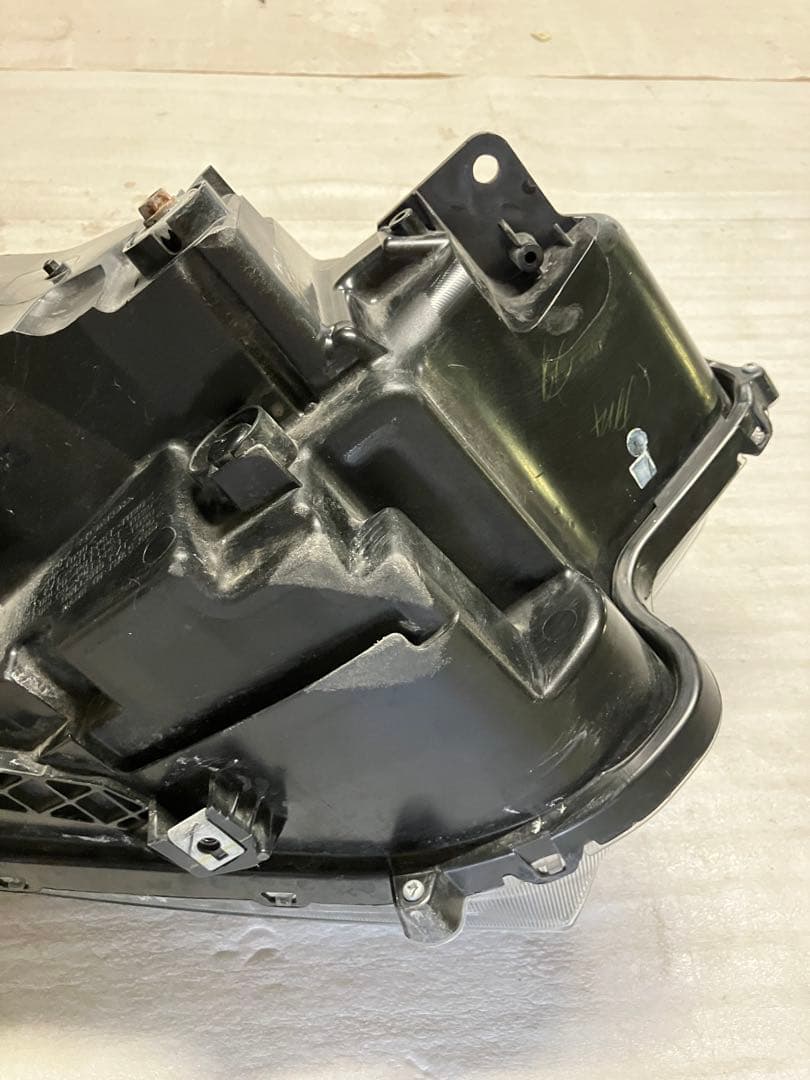 中古品　ホンダ　CR-V LEDヘッドライト　STANREY W4744