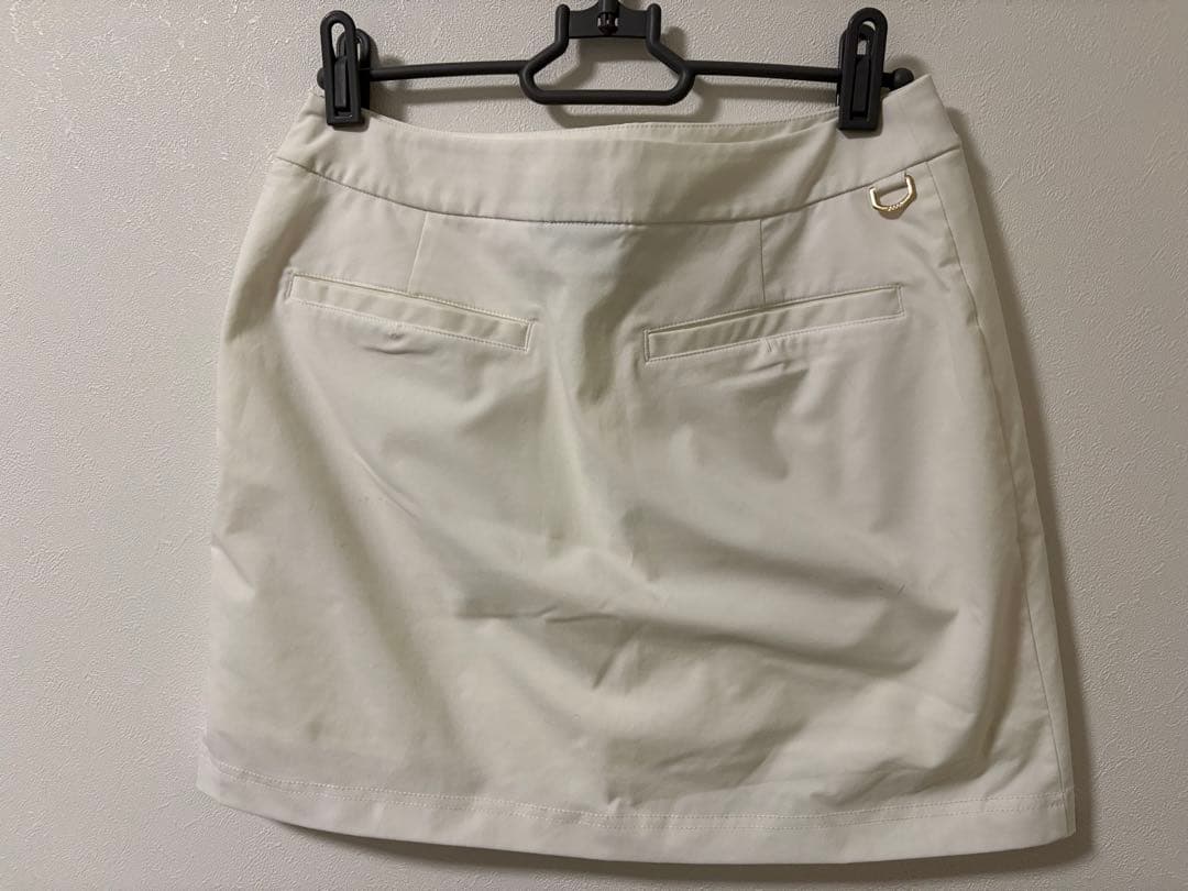 ムータ　⭐︎美品　ホワイト ゴルフ用スカート