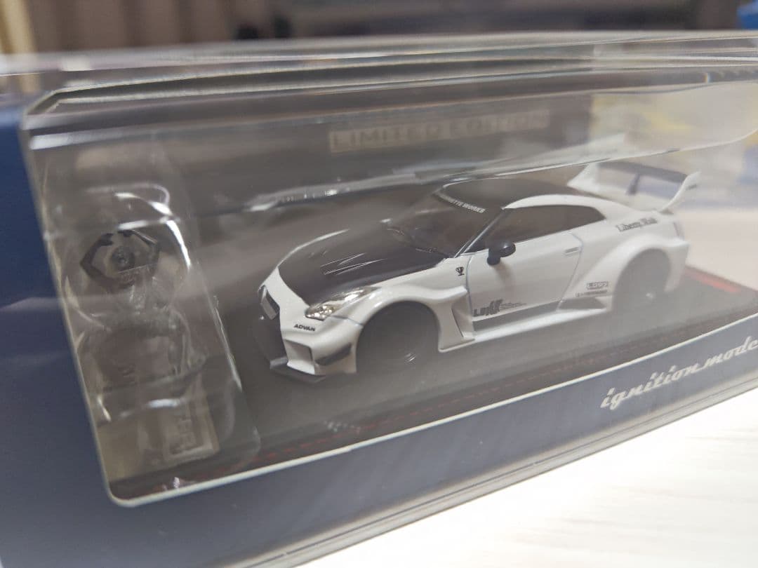 イグニッションモデル1/64 LBWK 35GT-RR 人形付き