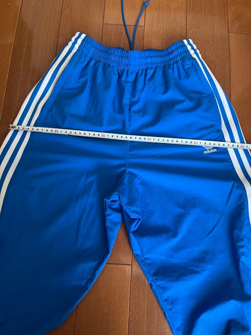 adidas トレーニングパンツ　レディースLサイズ ３本ライン　ナイロンパンツ