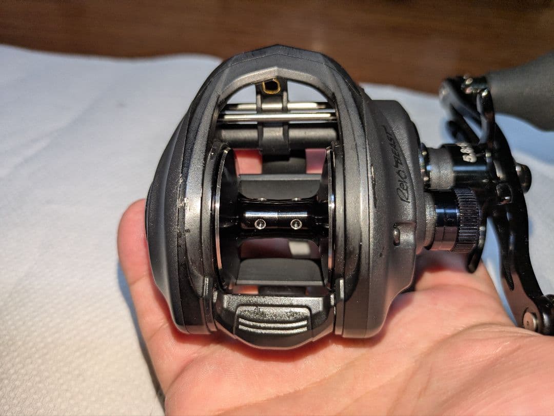アブガルシア レボビースト40 REVO BEAST 40 右ハンドル　本体のみ