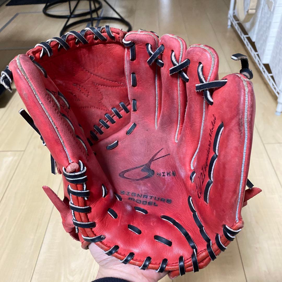 プノンペン　Nike 投手用グローブ