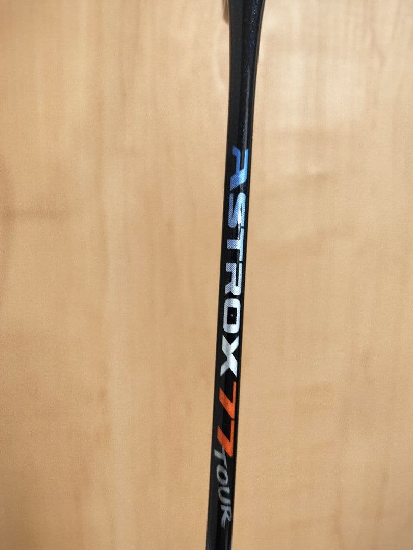 新品　バドミントンラケット ヨネックスアストロクス77ツアー