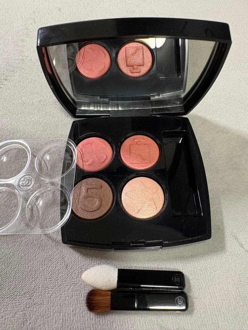 CHANEL レ キャトル オンブル ブトン　209 ブトン マドモアゼル
