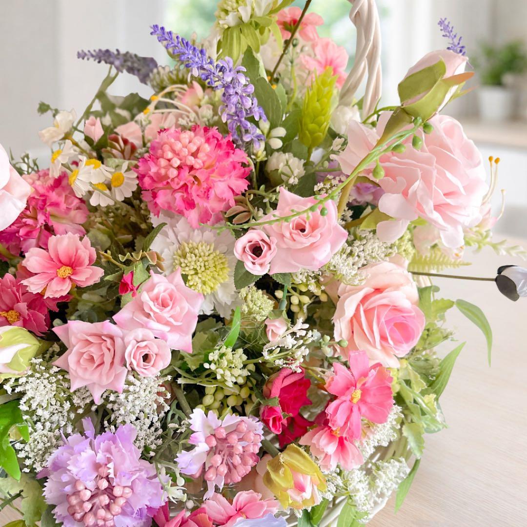 摘みたての花束のようなナチュラルバスケットアレンジ｜退職祝い・母の日ギフトに