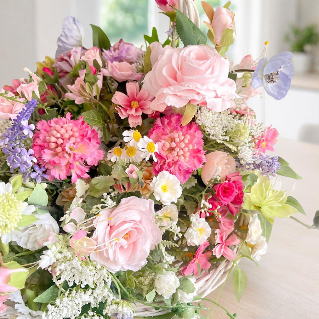 摘みたての花束のようなナチュラルバスケットアレンジ｜退職祝い・母の日ギフトに