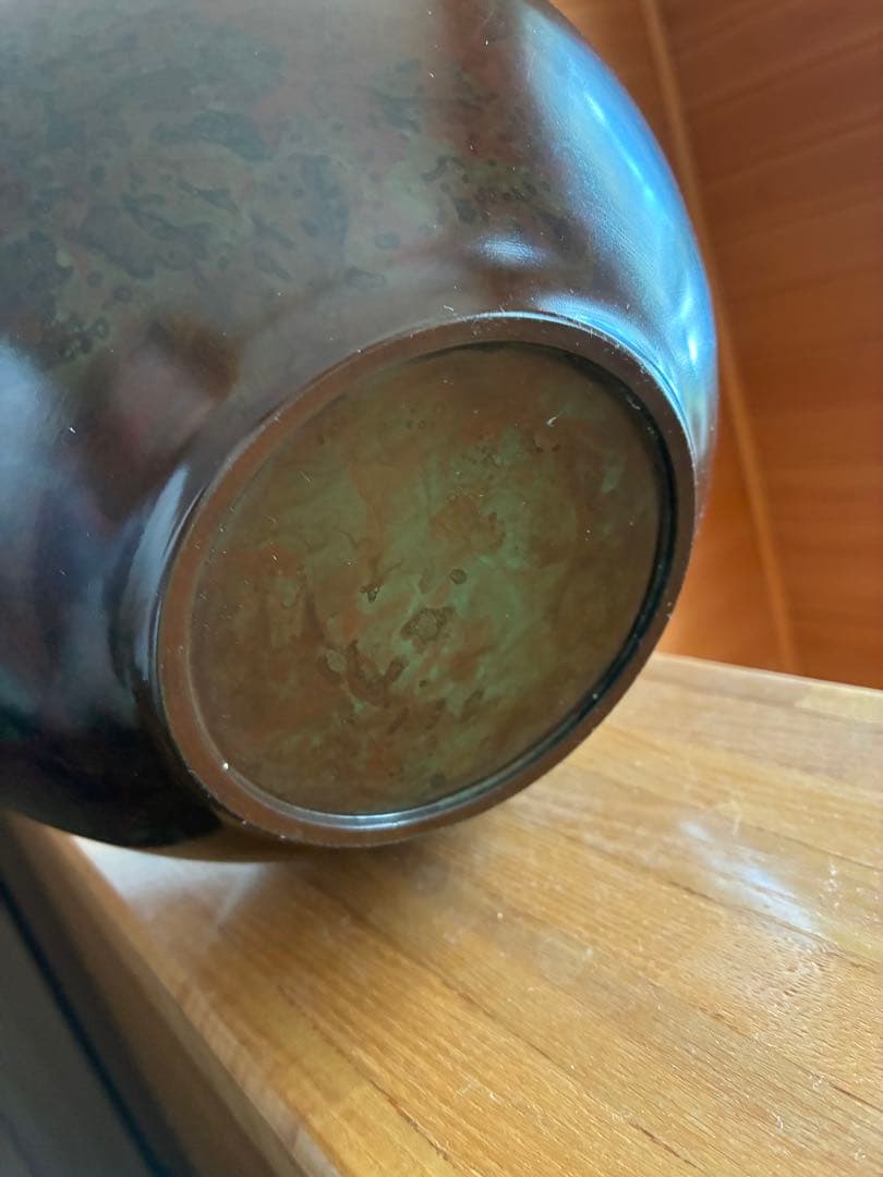 黒色の装飾的な陶器花瓶