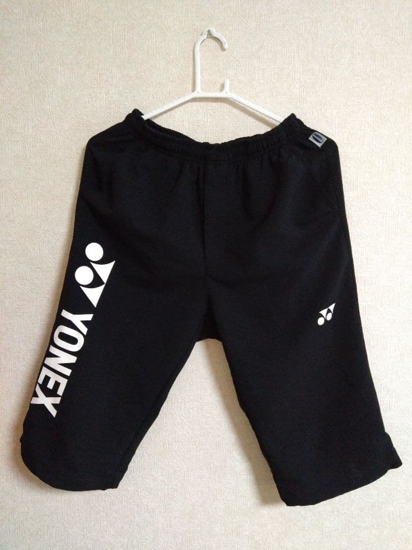 YONEXヨネックス前面ヨネックスロゴ入り 七分袖ハーフパンツ