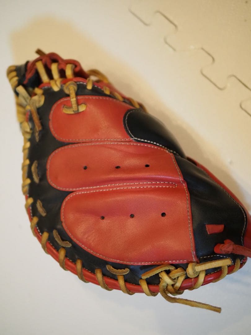 ハタケヤマ　キャッチャーミット　伊藤光モデル 赤黒