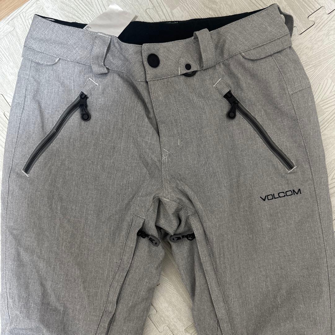 限定値SALE早い者勝ち⭐︎上下セット！！VOLCOM⭐︎スノーウェア　レディース