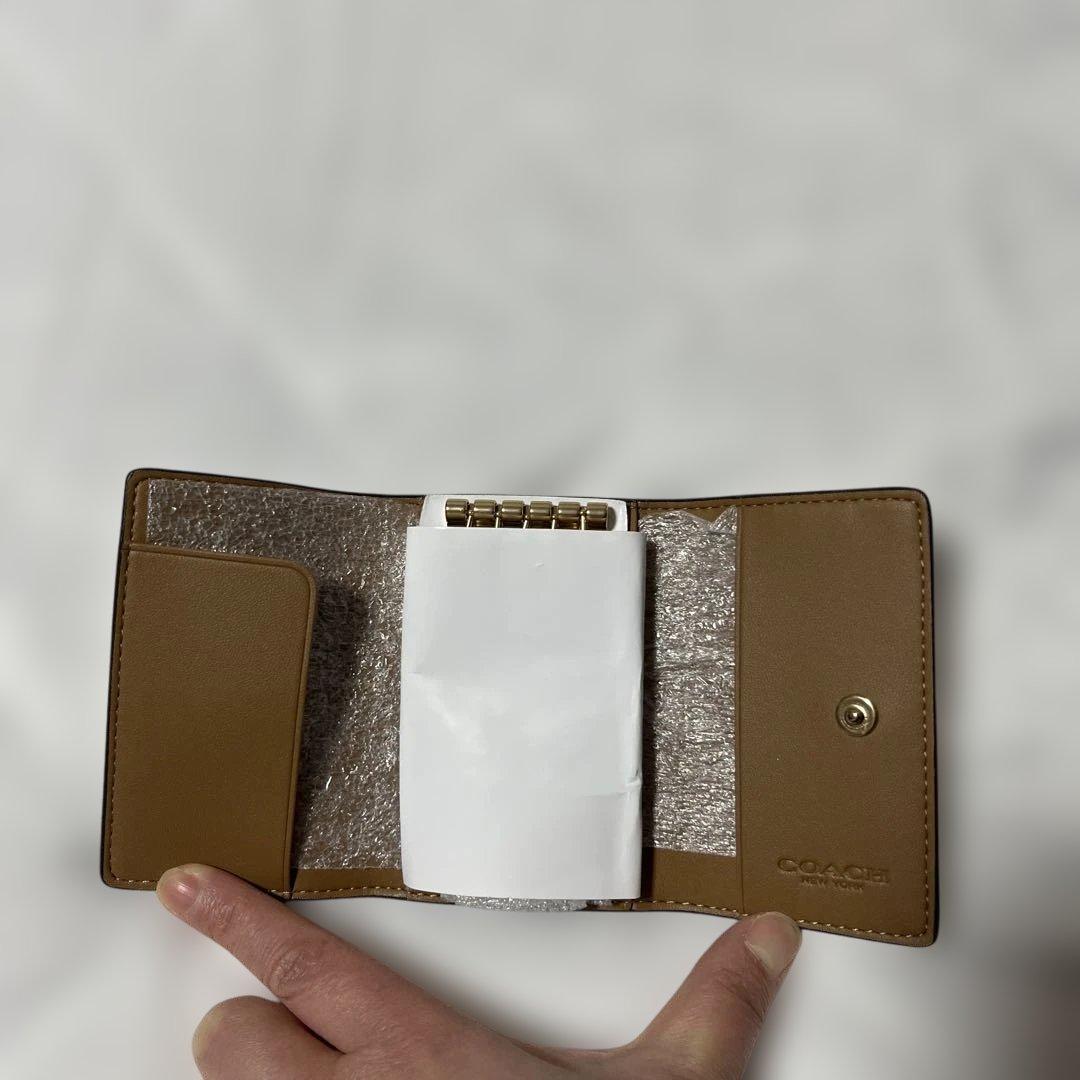 新品COACH 花柄 レザーキーケース