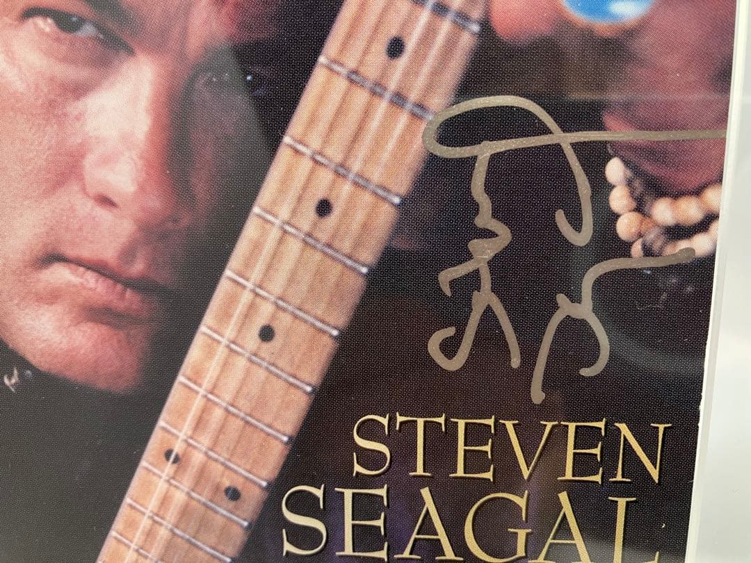 スティーヴン・セガール 直筆サイン入り本人曲CD 特製アクリルフレーム入り