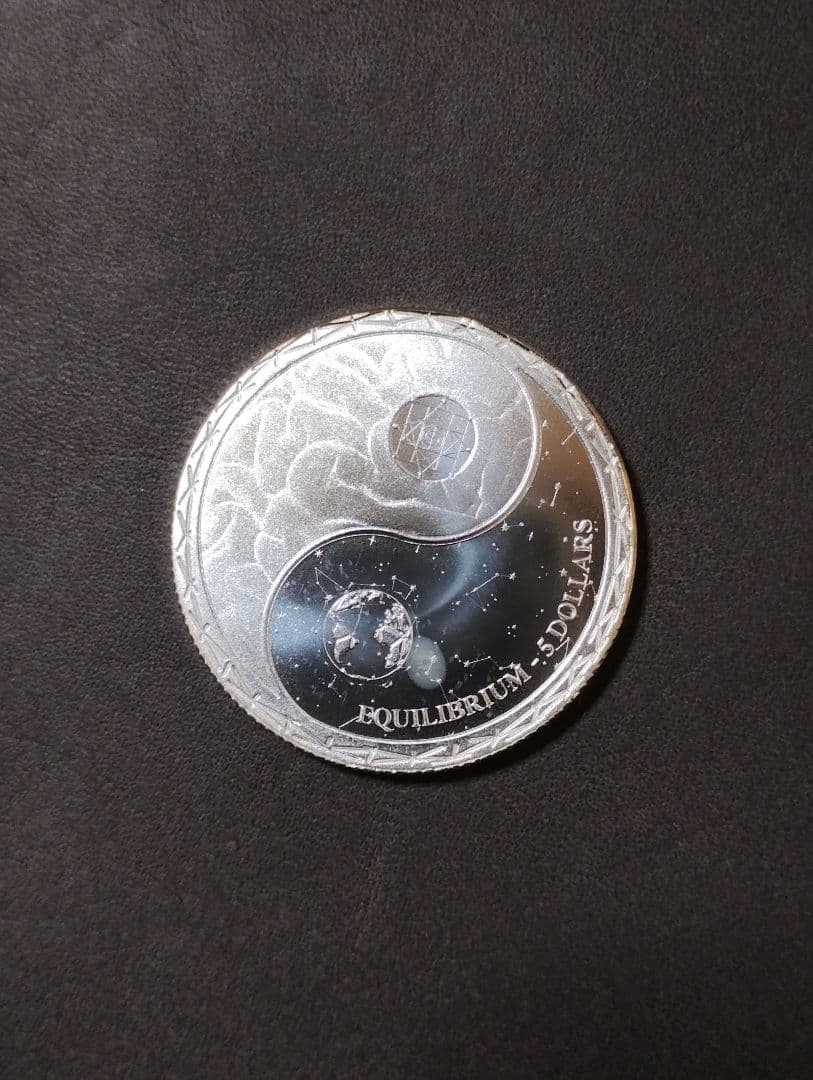 R*a様 2022年 トケラウ「均衡(イクイリブリアム)」 1オンス銀貨