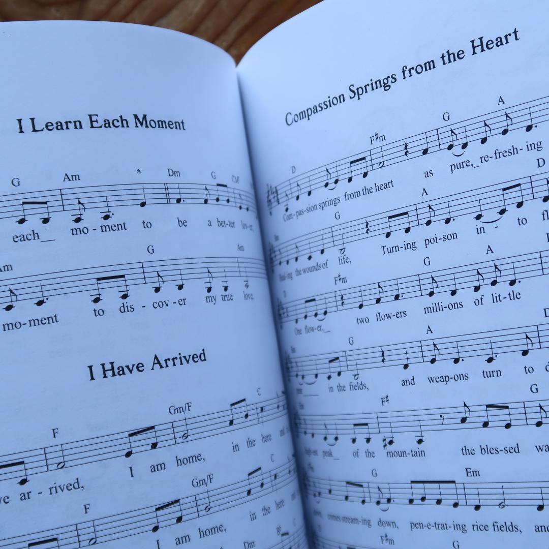 セール！　洋書　Basket of Plums Songbook