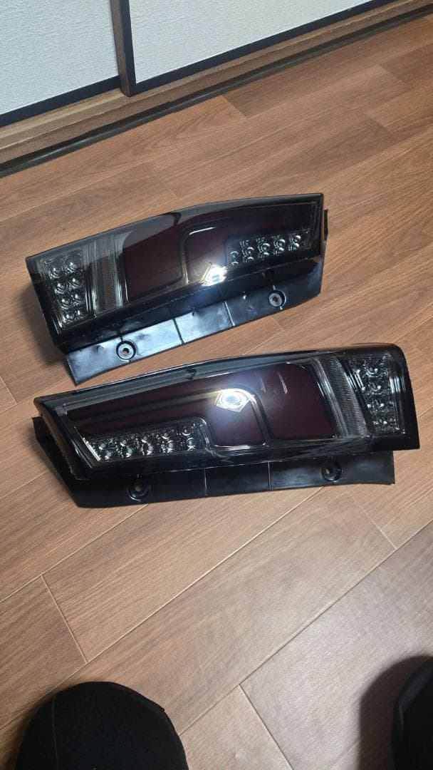ダイハツ　LA650S　社外　スモーク　テールライト　シャイニングパーツ