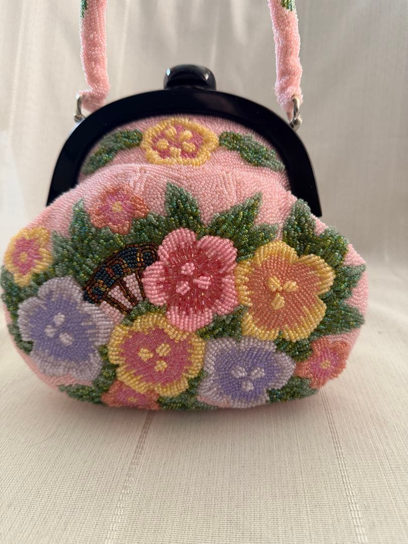 花柄ビーズ刺繍クラッチバッグ　表も、裏も超豪華