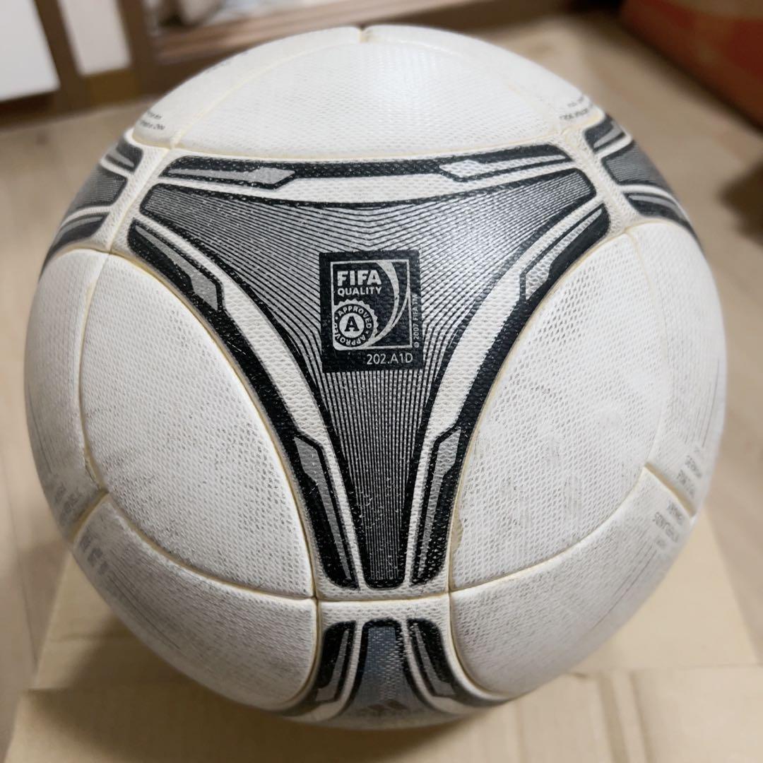 アディダス tango12 タンゴ12 ユーロ2012公式試合球 ジャブラニx