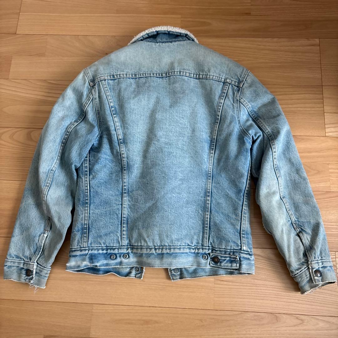 Levi’s ボア襟付きデニムジャケット