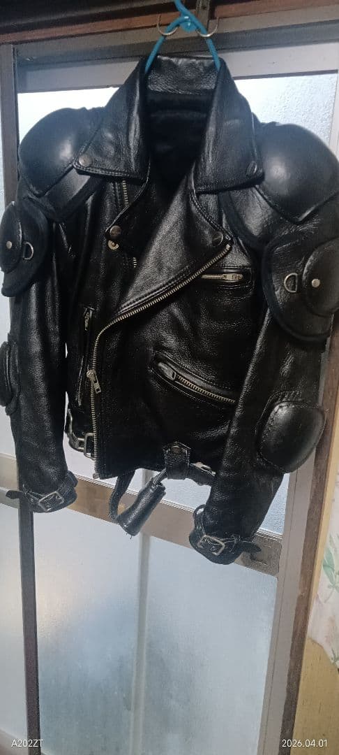 黒いレザージャケット ライダース