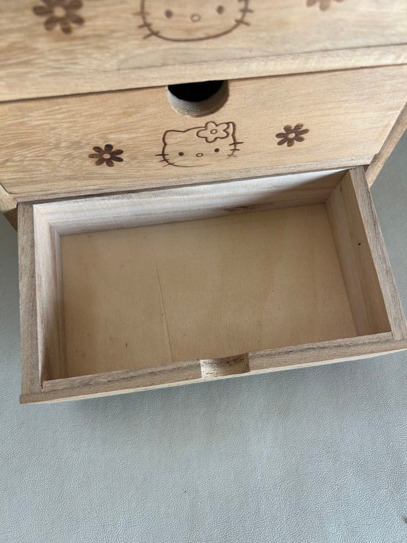 希少　サンリオ　ハローキティ　木製 3段小引き出し　小物入れ　　ミニチェスト