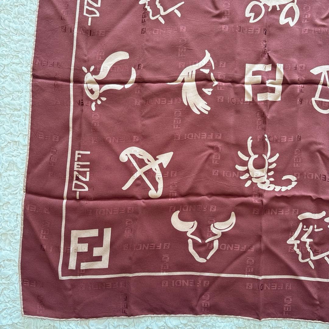 【美品】 Fendi フェンディ 星座柄 シルク スカーフイタリア製