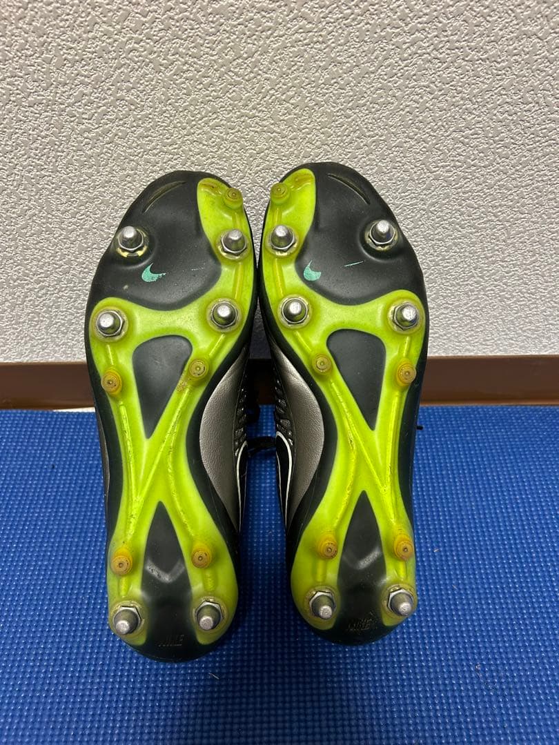 サッカースパイク　マジスタ取り替え式28cmシューズキーパー付き