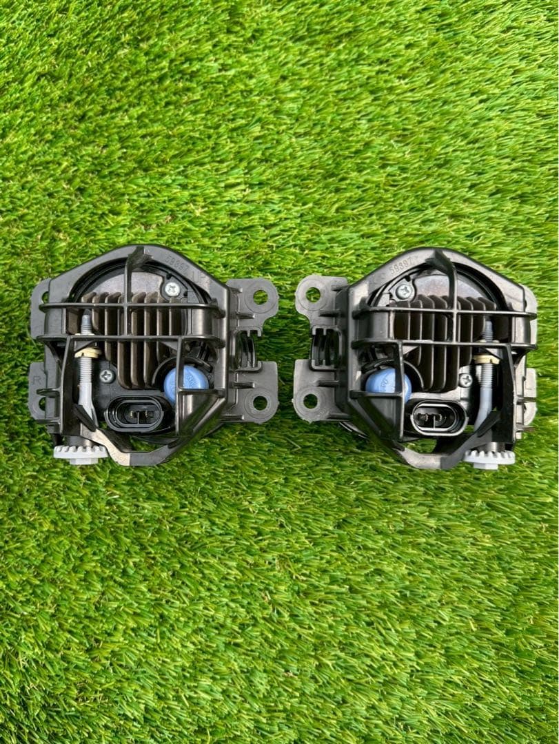 スズキ　フロントフォグランプ 左右 LED 純正
