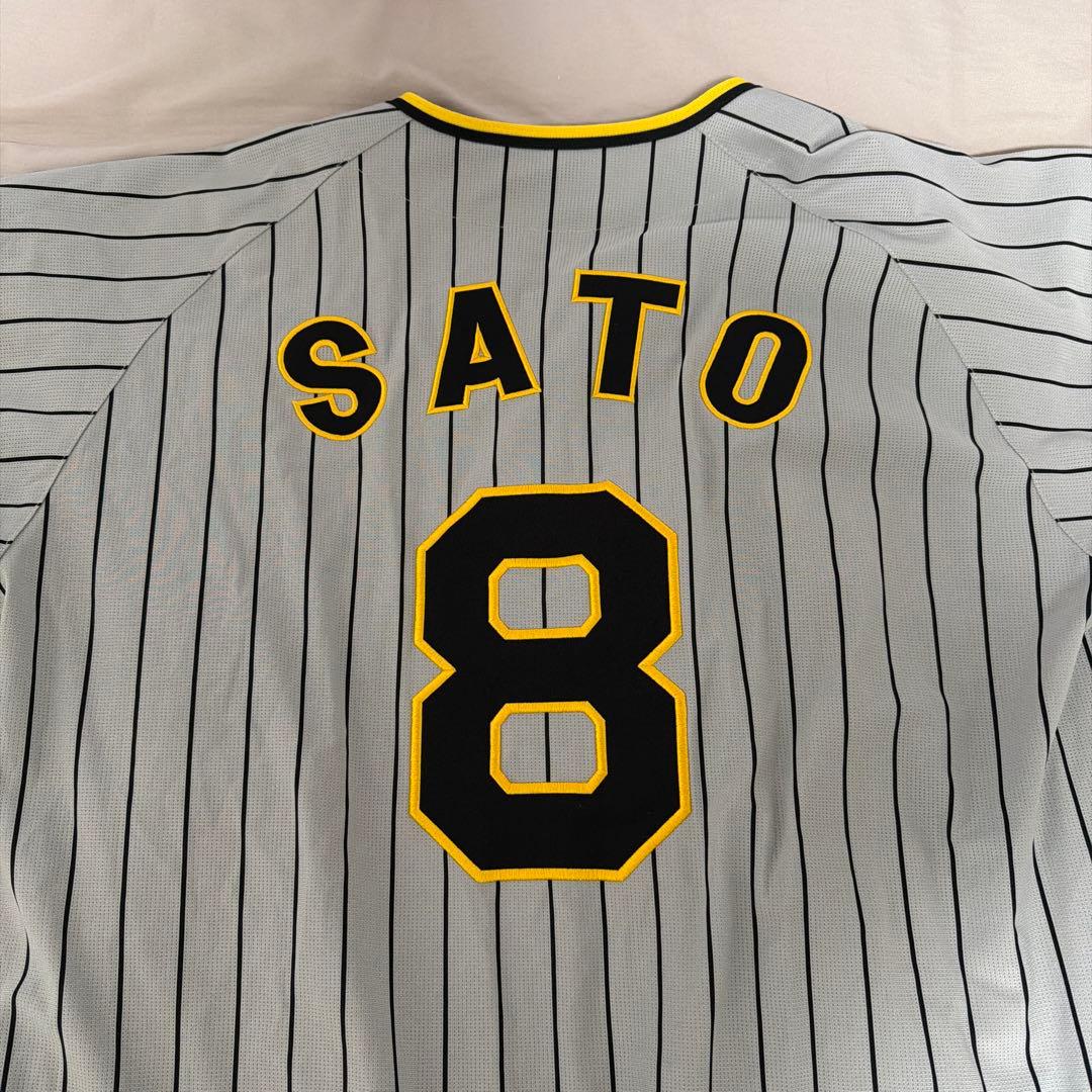 阪神タイガース　佐藤輝明選手　レプリカユニフォーム