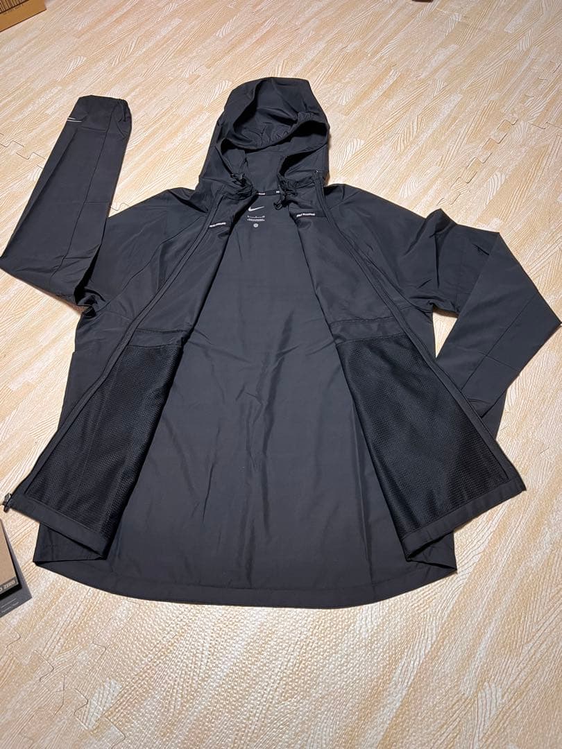 Nike ウィンドブレーカー M 新品