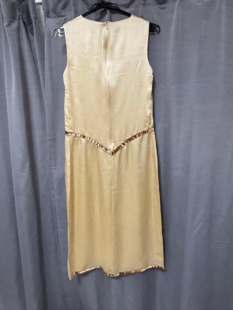 ゴールド ノースリーブ ロングワンピース(PRADA, size 44)