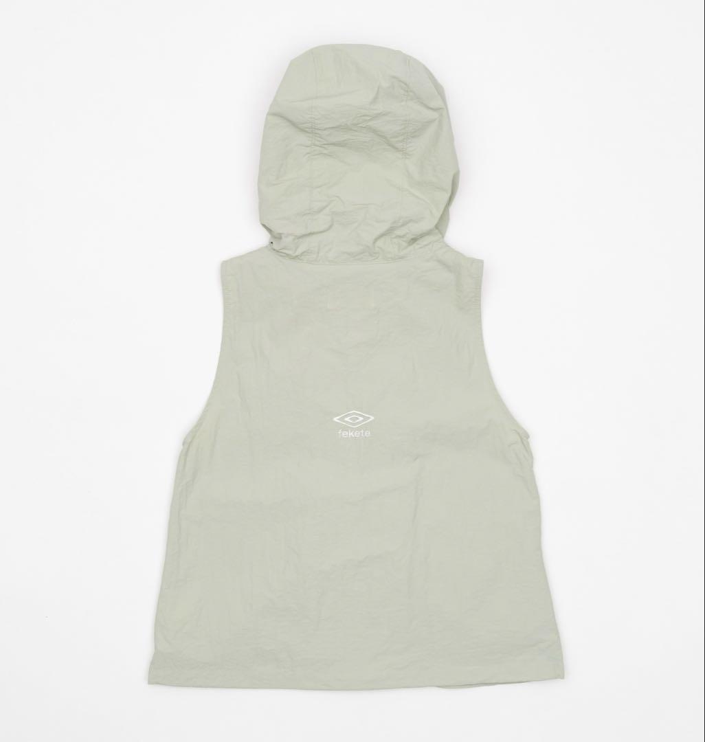 【umbro×fekete】gathered hoodie vest